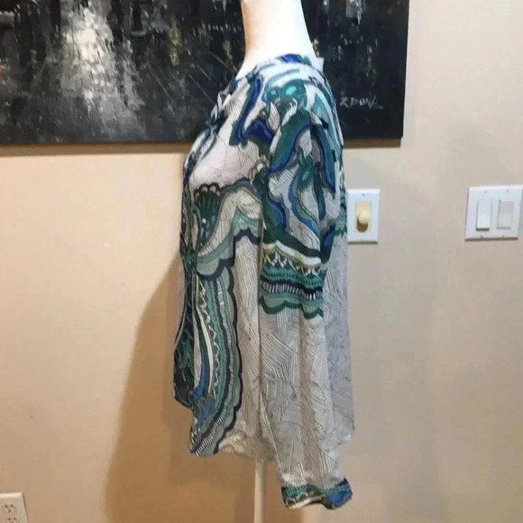 Chicos Sheer Paisley Design Long Sleeved Top w/Rounded Hem V Neck Collar Size 2 - Picture 3 of 8